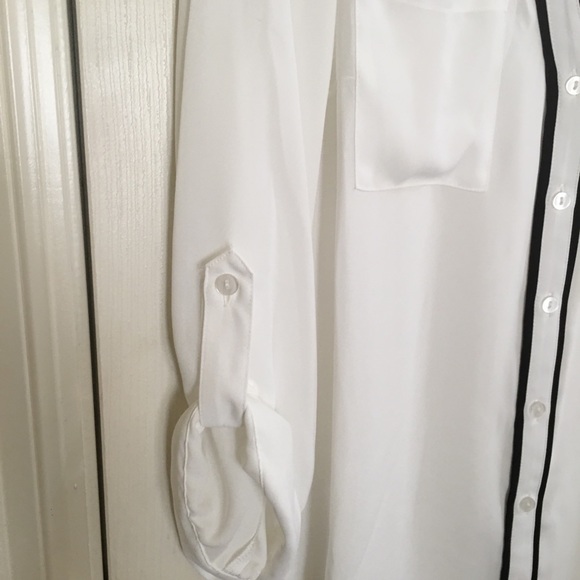 Women’s white with black trim blouse - Picture 4 of 5